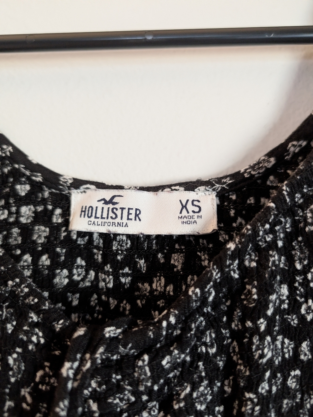Hollister XS Crop Top - Picture 2 of 2